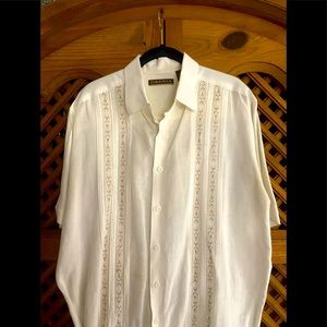 Cubavera men’s modern guayabera, button-down, short sleeve shirt